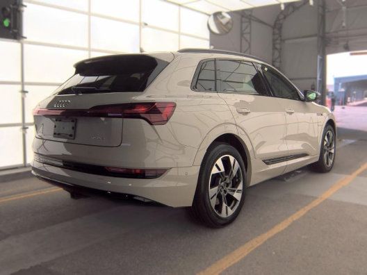 Used 2021 Audi e-tron Premium AWD/4WD image 2