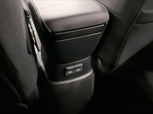 New 2025 Nissan Kicks Play S image 39