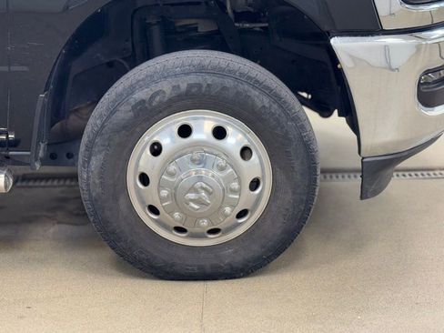 Used 2025 RAM 3500 Tradesman w/ Chrome Appearance Group AWD/4WD image 4