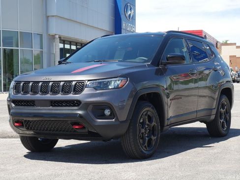 Used 2024 Jeep Compass Trailhawk AWD/4WD image 4