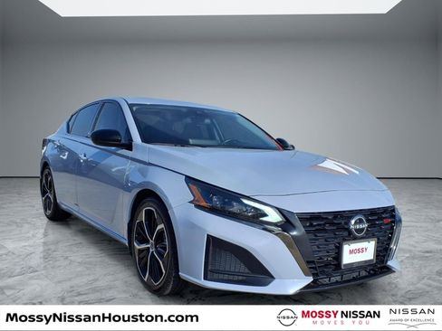 Used 2024 Nissan Altima 2.5 SR w/ SR Premium Package image 1