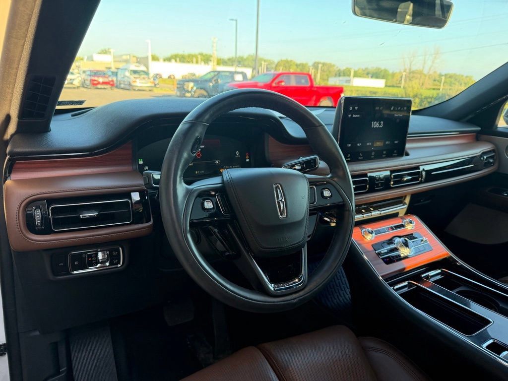 Used 2023 Lincoln Aviator Reserve w/ Equipment Group 201A AWD/4WD image 13