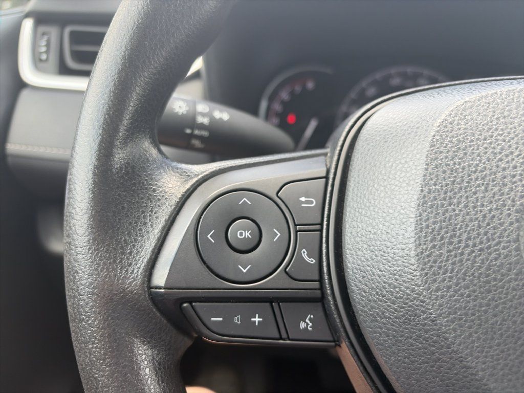 Used 2025 Toyota RAV4 XLE FWD image 20