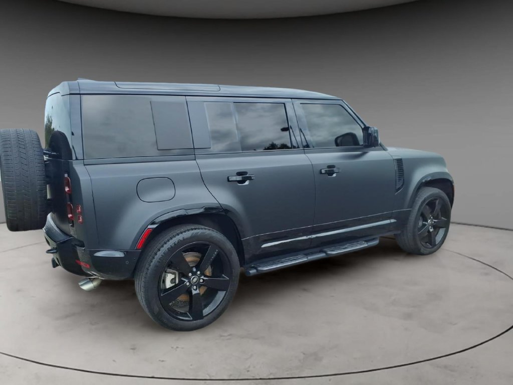 Used 2025 Land Rover Defender 110 X-Dynamic SE AWD/4WD image 9