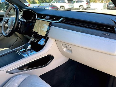 Used 2023 Jaguar F-PACE S image 17