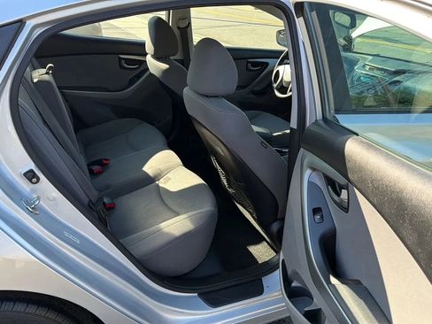 Used 2015 Hyundai Elantra SE FWD image 25