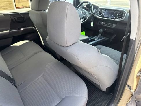 Used 2020 Toyota Tacoma SR5 AWD/4WD image 17