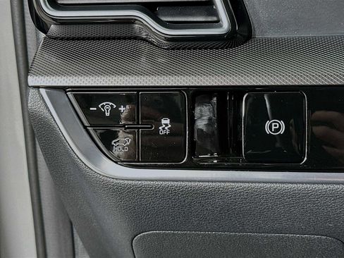 Used 2025 Kia Sportage SX image 10