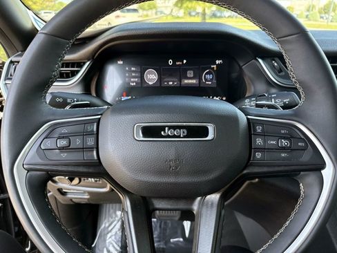 Used 2024 Jeep Grand Cherokee Altitude AWD/4WD image 28