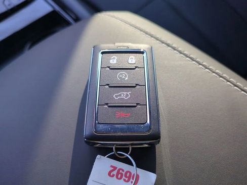 New 2025 Jeep Grand Cherokee Overland w/ Luxury Tech Group IV AWD/4WD image 30