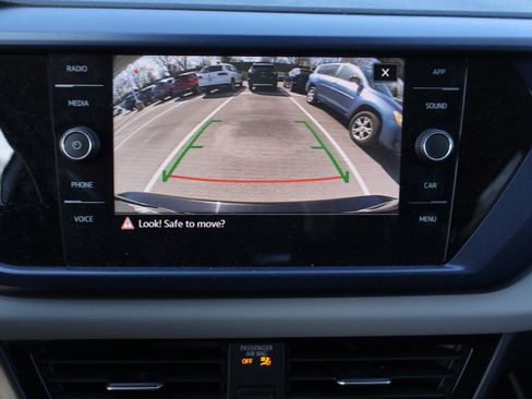 Used 2023 Volkswagen Taos SE w/ Panoramic Sunroof Package image 26