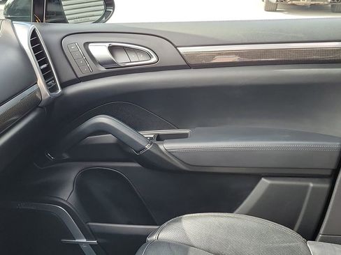 Certified 2014 Porsche Cayenne Turbo S AWD/4WD image 23