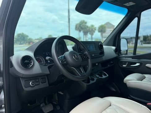 Used 2020 Mercedes-Benz Sprinter 2500 image 19