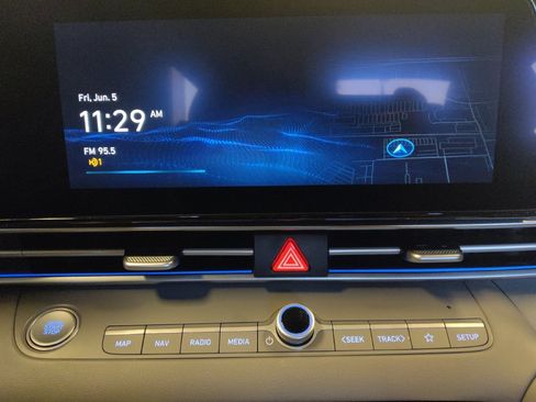 Used 2025 Hyundai Elantra SEL FWD image 25