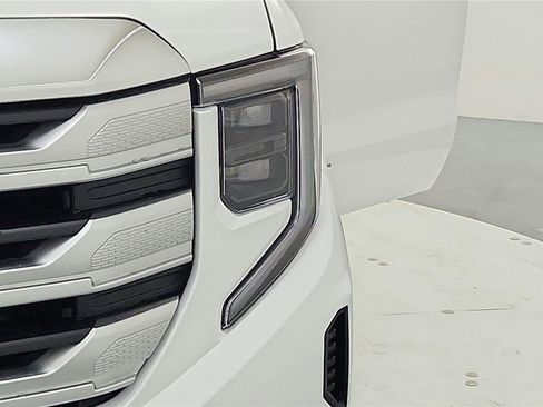 New 2026 GMC Sierra 1500 SLE image 16