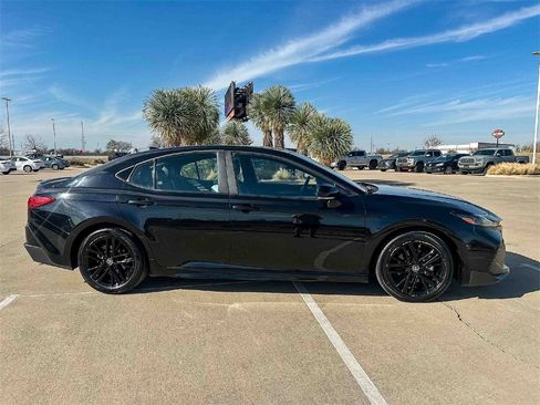 Used 2025 Toyota Camry SE image 2