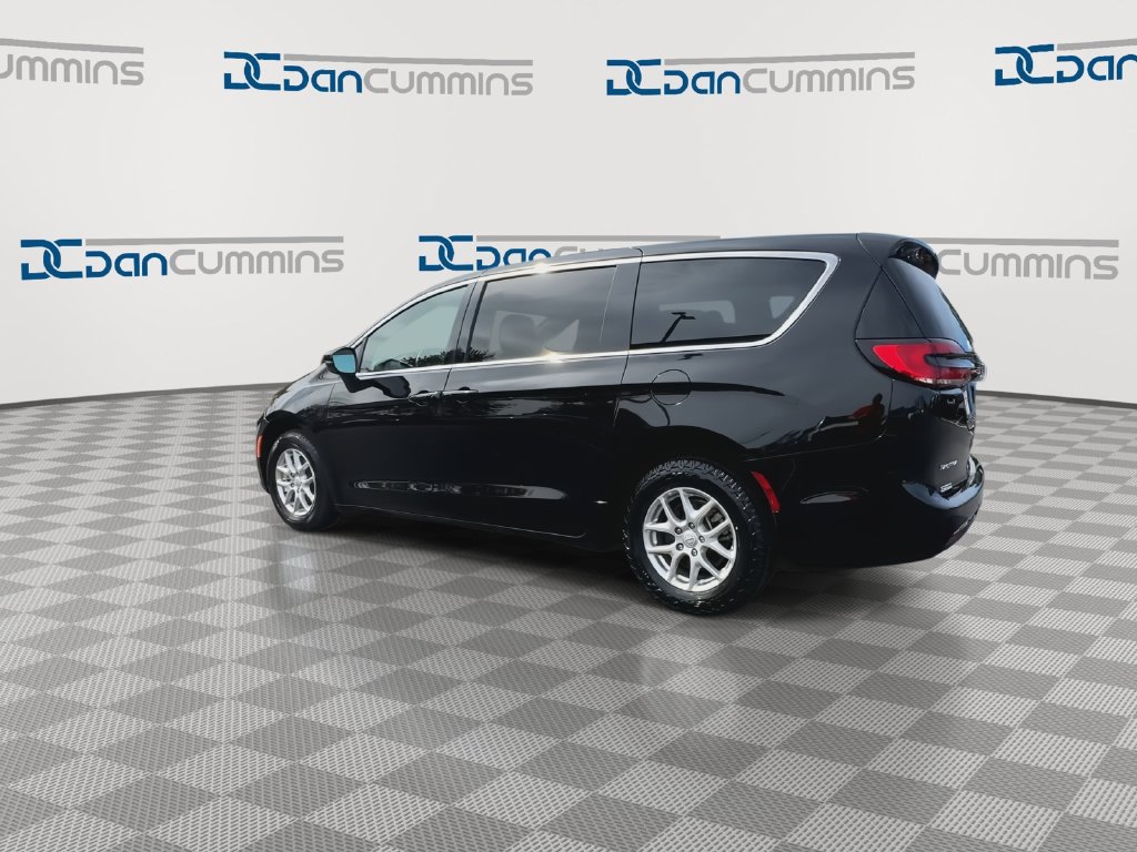 Used 2025 Chrysler Pacifica Select FWD image 6