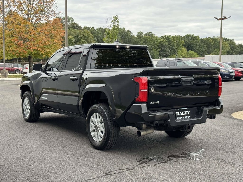 Used 2025 Toyota Tacoma SR5 AWD/4WD image 24