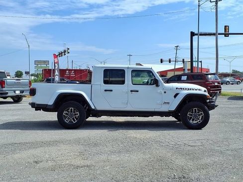 Used 2024 Jeep Gladiator Mojave AWD/4WD image 2