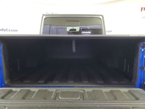 Used 2021 Jeep Gladiator Sport image 12