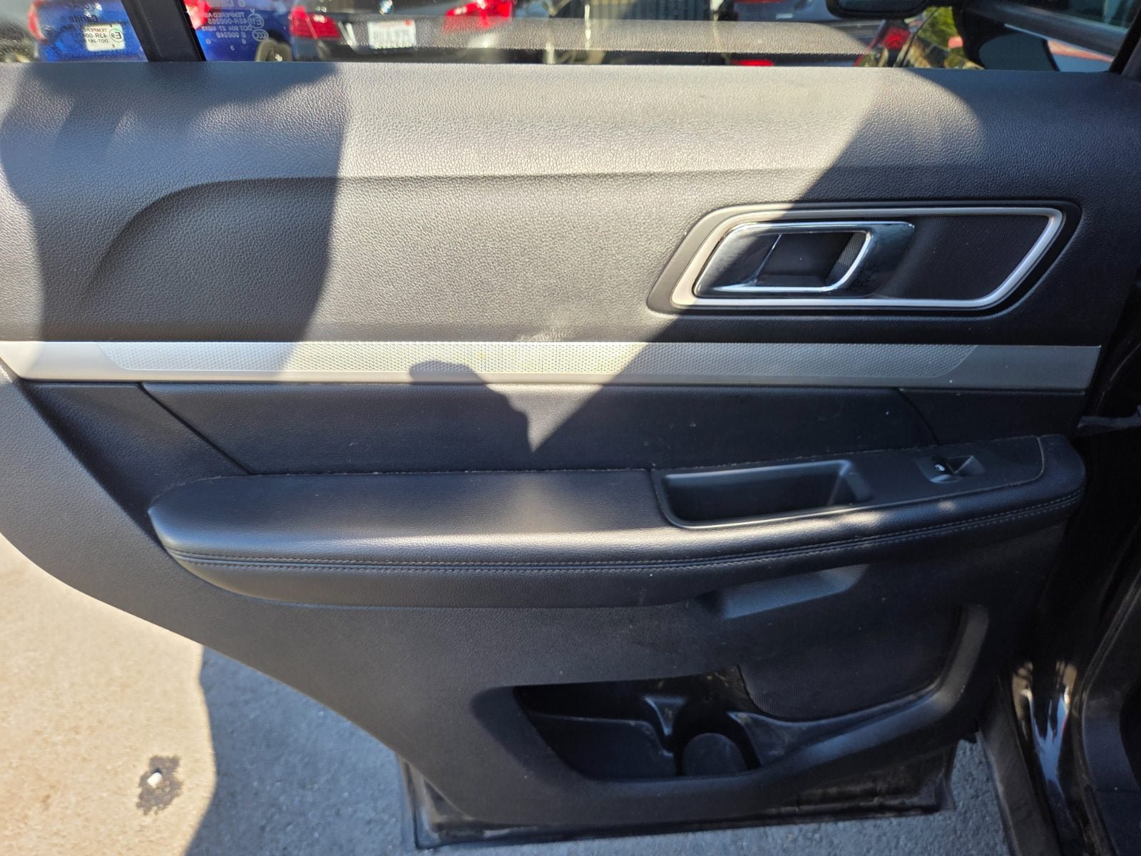 Used 2017 Ford Explorer XLT w/ Equipment Group 202A FWD image 8