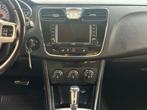 Used 2012 Chrysler 200 Limited image 19