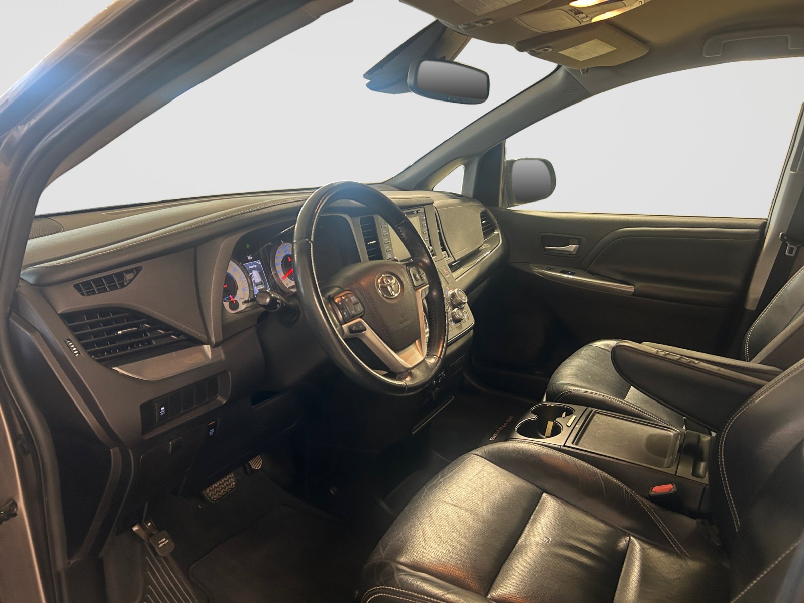 Used 2019 Toyota Sienna SE FWD image 9