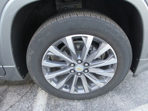 Used 2023 Chevrolet Traverse Premier image 9