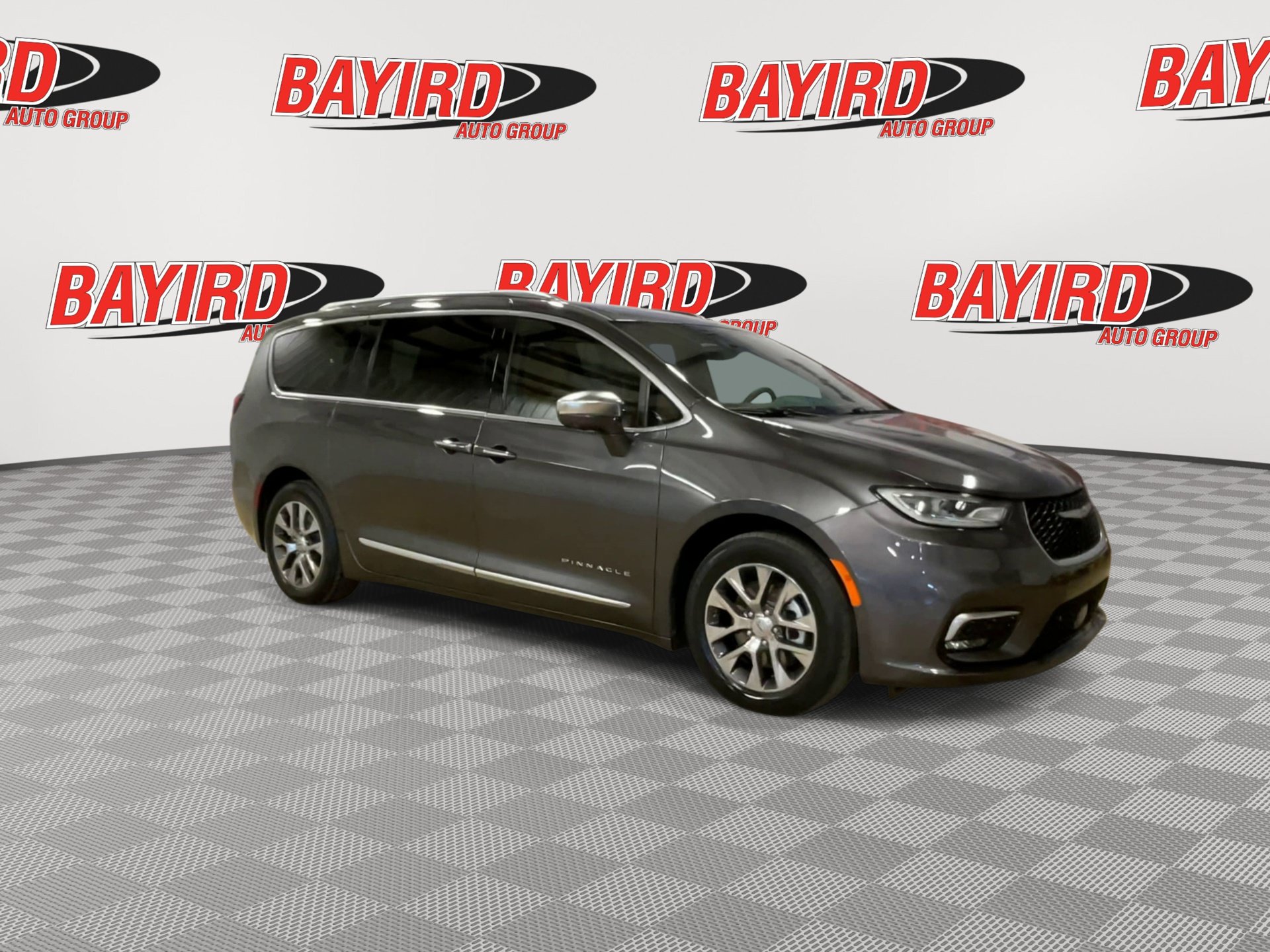 Used 2022 Chrysler Pacifica Pinnacle FWD image 2