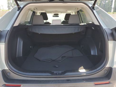 Used 2020 Toyota RAV4 XLE w/ Convenience Package FWD image 9