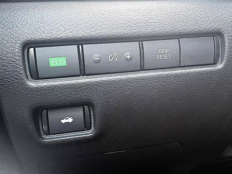 Used 2021 Nissan Sentra SR FWD image 21