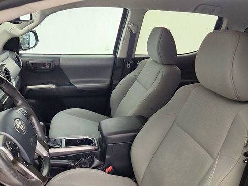 Used 2019 Toyota Tacoma SR5 AWD/4WD image 18