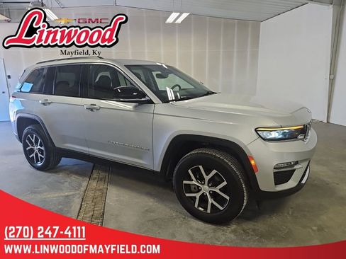 Used 2023 Jeep Grand Cherokee Limited AWD/4WD image 1
