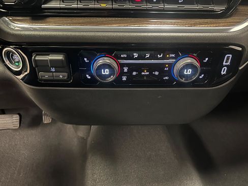Used 2024 Chevrolet Silverado 1500 LT AWD/4WD image 45