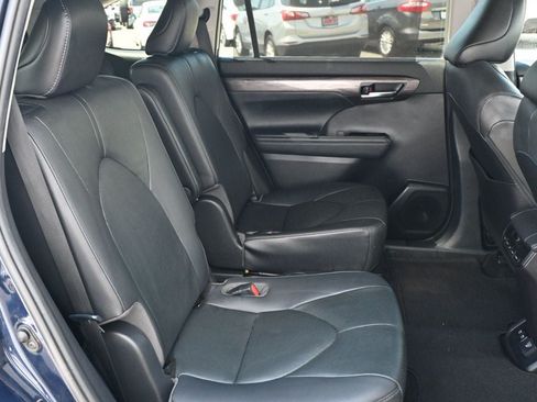 Used 2020 Toyota Highlander Limited FWD image 21