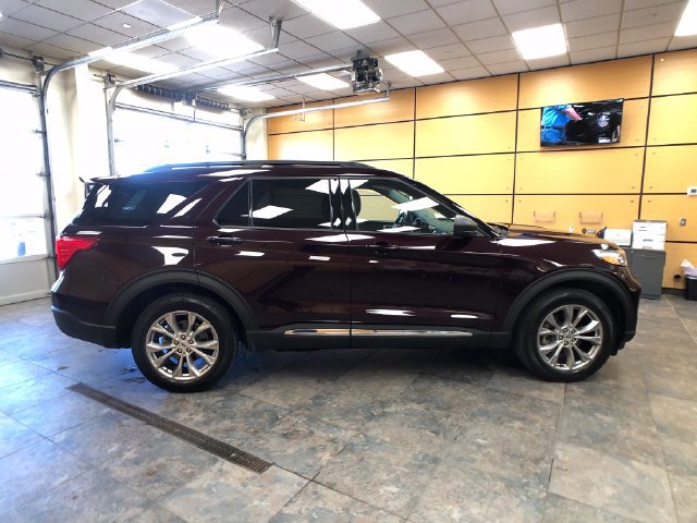 Certified 2023 Ford Explorer XLT w/ Equipment Group 202A AWD/4WD image 8