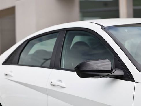 Certified 2025 Hyundai Elantra SEL FWD image 3