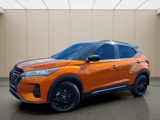 Used 2023 Nissan Kicks SR w/ SR Premium Package FWD image 2