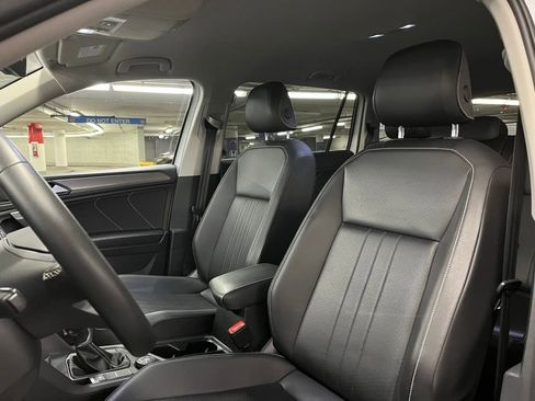 Used 2022 Volkswagen Tiguan SE image 15