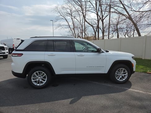 New 2026 Jeep Grand Cherokee Laredo X AWD/4WD image 16