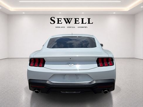 Used 2024 Ford Mustang Coupe RWD image 4