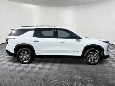 Used 2025 Chevrolet Traverse LT AWD/4WD image 7