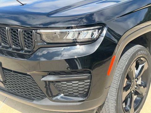 Used 2023 Jeep Grand Cherokee Altitude AWD/4WD image 4