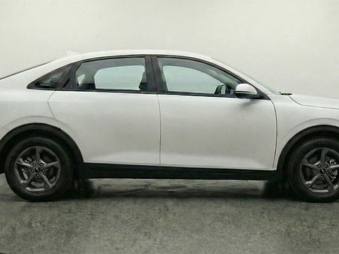 Used 2025 Kia K4 LXS image 11