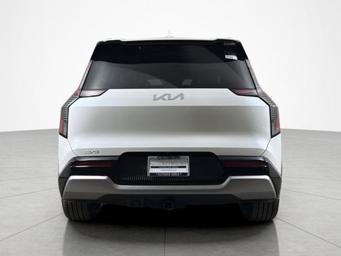 Used 2024 Kia EV9 Land AWD/4WD image 4