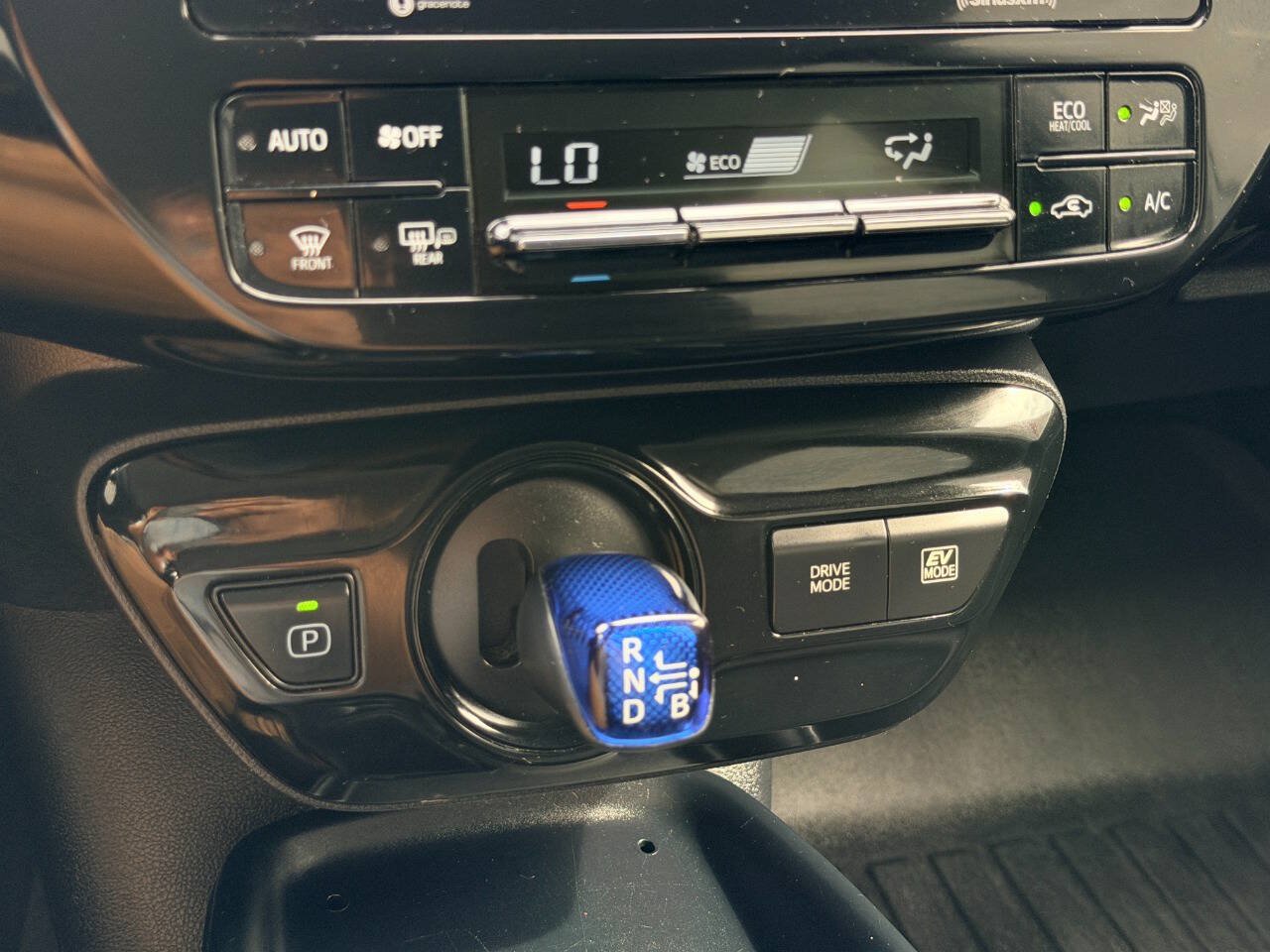 Used 2022 Toyota Prius LE FWD image 45