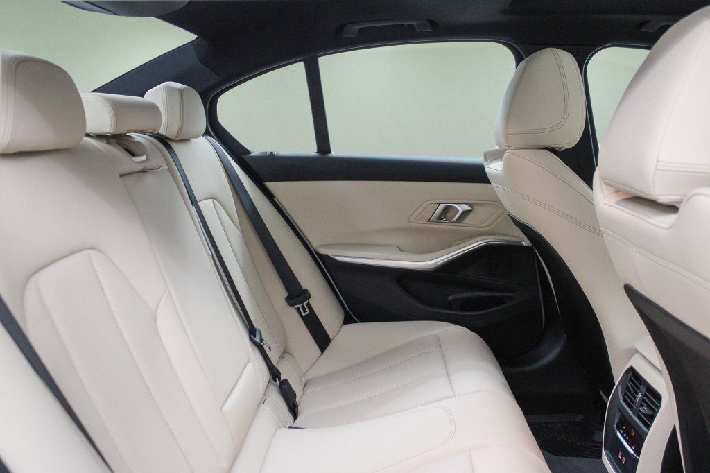Used 2026 BMW 330i Sedan w/ Convenience Package RWD image 27