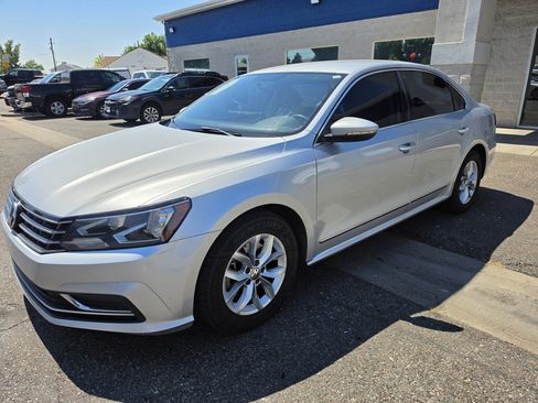 Used 2016 Volkswagen Passat 1.8T S FWD image 3