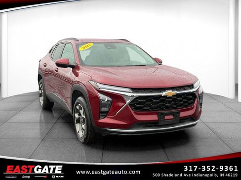 Used 2025 Chevrolet Trax LT w/ Driver Confidence Package FWD image 1
