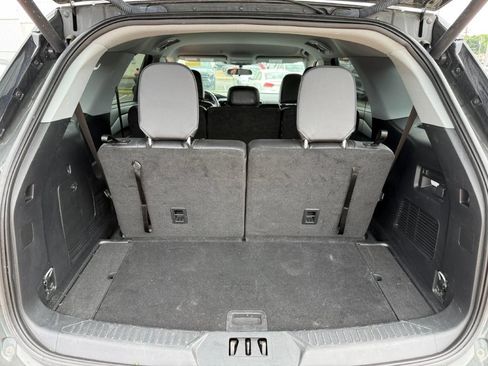 Used 2023 Ford Explorer XLT w/ Equipment Group 202A AWD/4WD image 19
